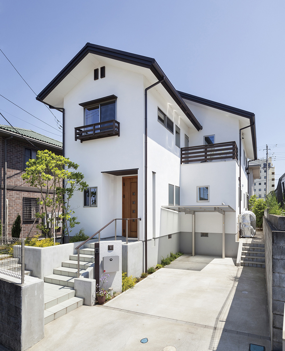 高低差を利用して2階リビングにした事例