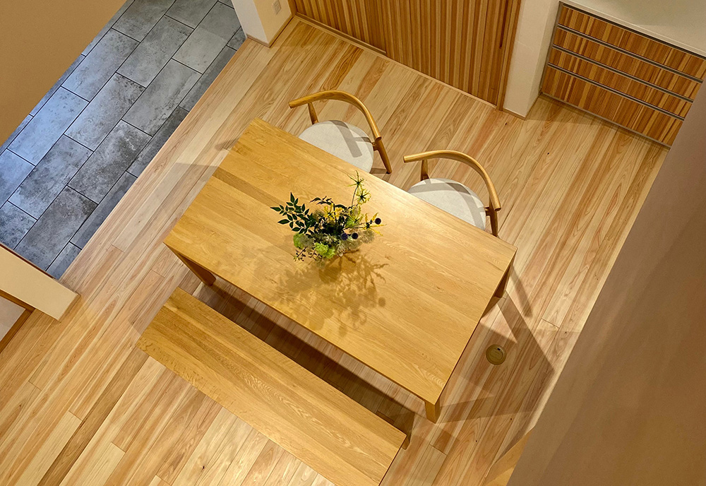 天井を無くして吹抜けに